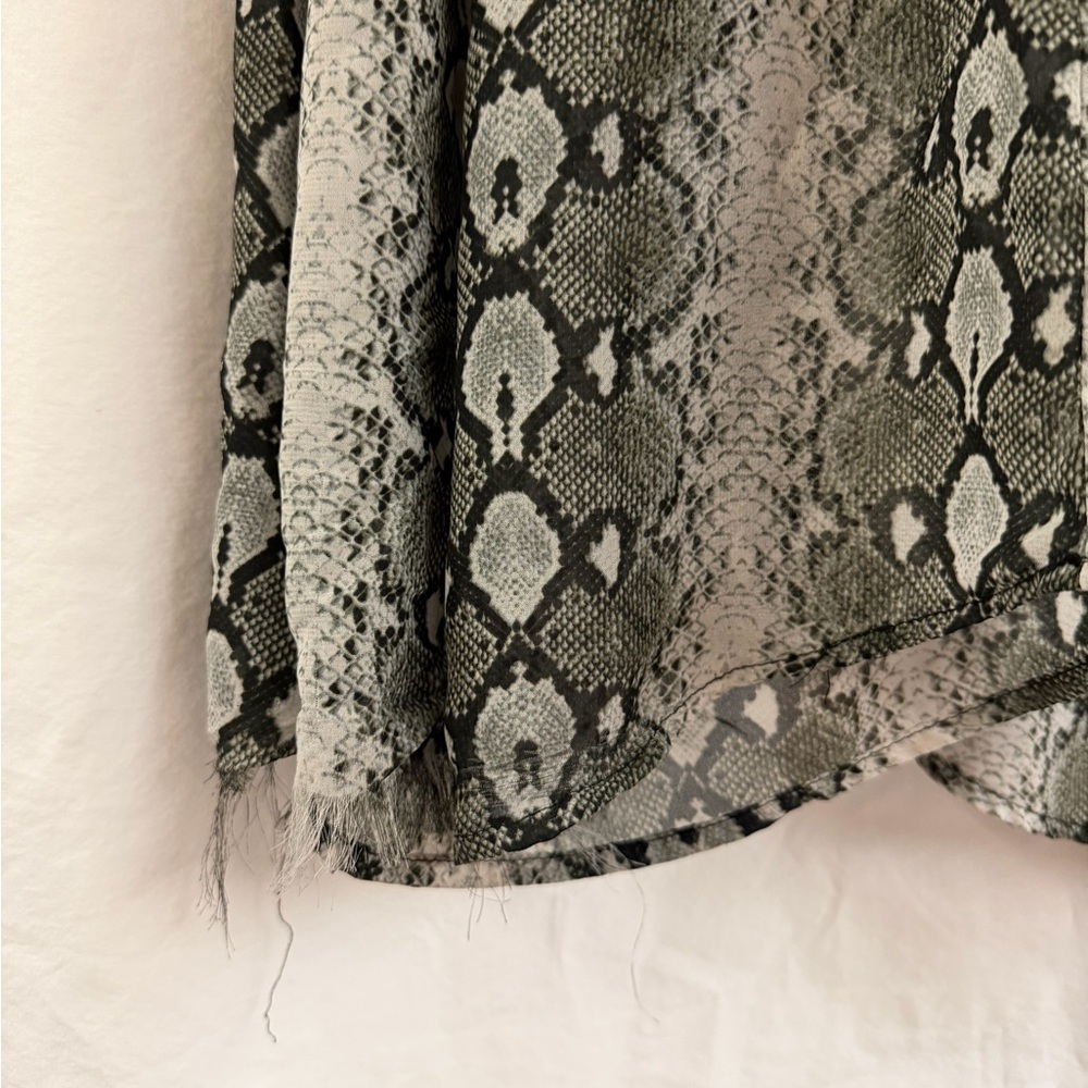 Show Me Your MuMu Snake Print Apparel in Black and Gray - Picture 4 of 4